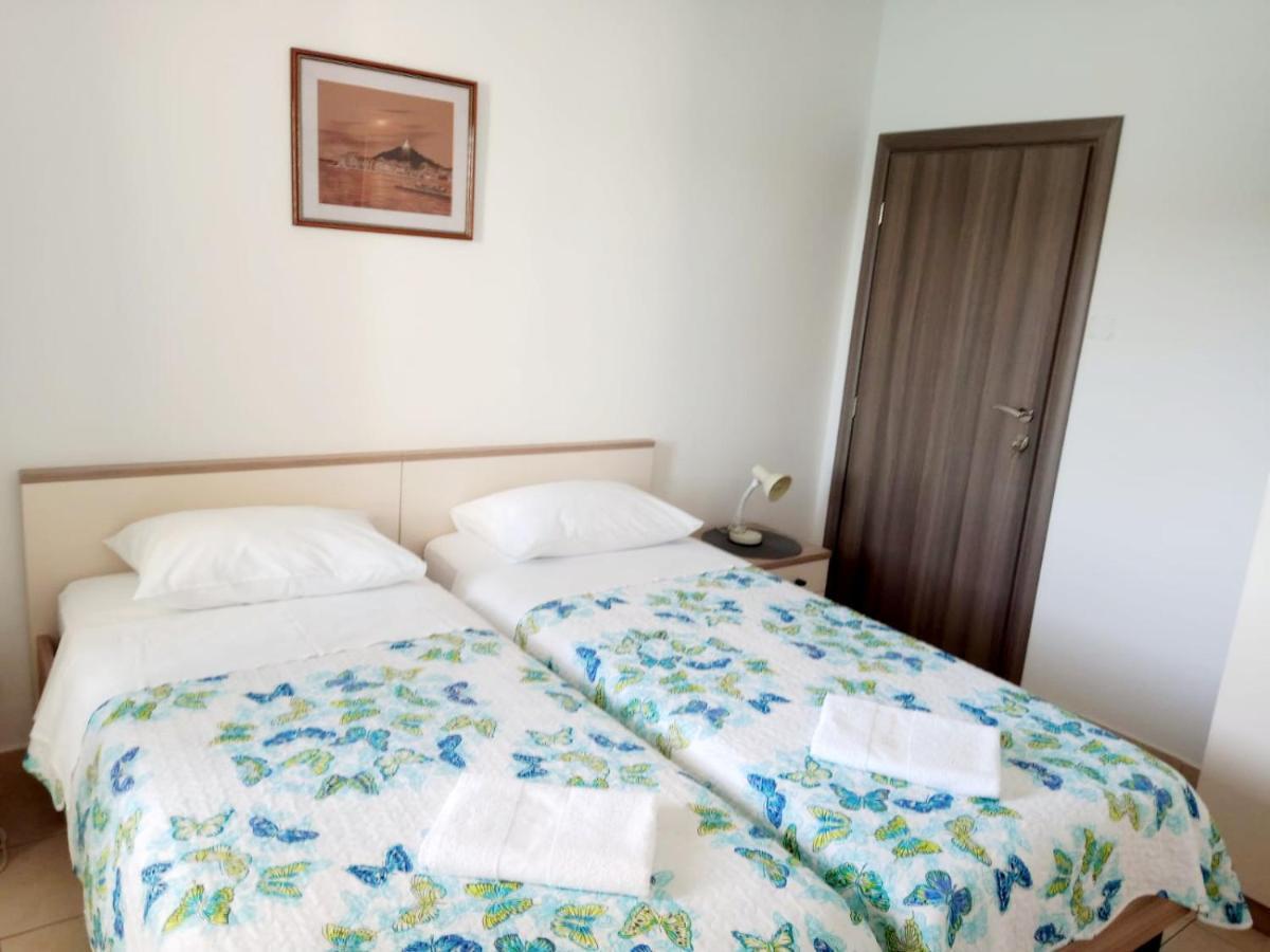 Apartment Luna Tribunj Трибунь Екстер'єр фото